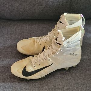Nike Untouchable Elite 3 Football Cleats
